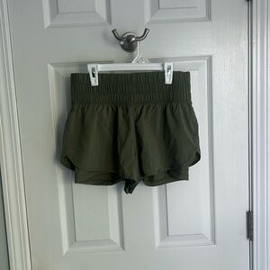 Gilly Hicks energize running lined pocket shorts